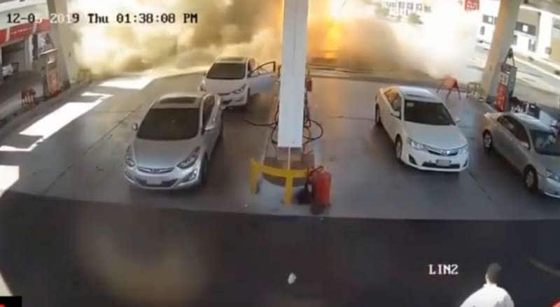 https://cdn-static.dagospia.com/img/foto/12-2019/esplosione-pompa-di-benzina-in-arabia-saudita-12-1249424.jpg