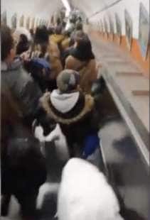 metro roma, scale mobili bloccati alla fermata spagna 2