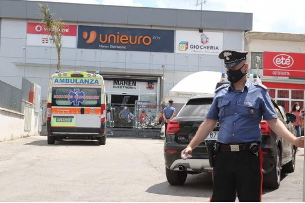 Uomini Che Odiano Le Donne 63enne Uccisa A Coltellate Dal Marito Nel Parcheggio Del Supermercato Cronache